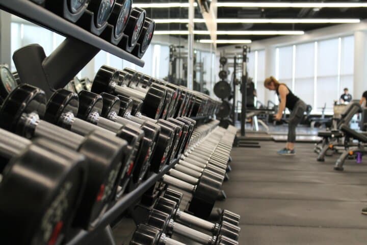 Image d'une salle de sport et de poids