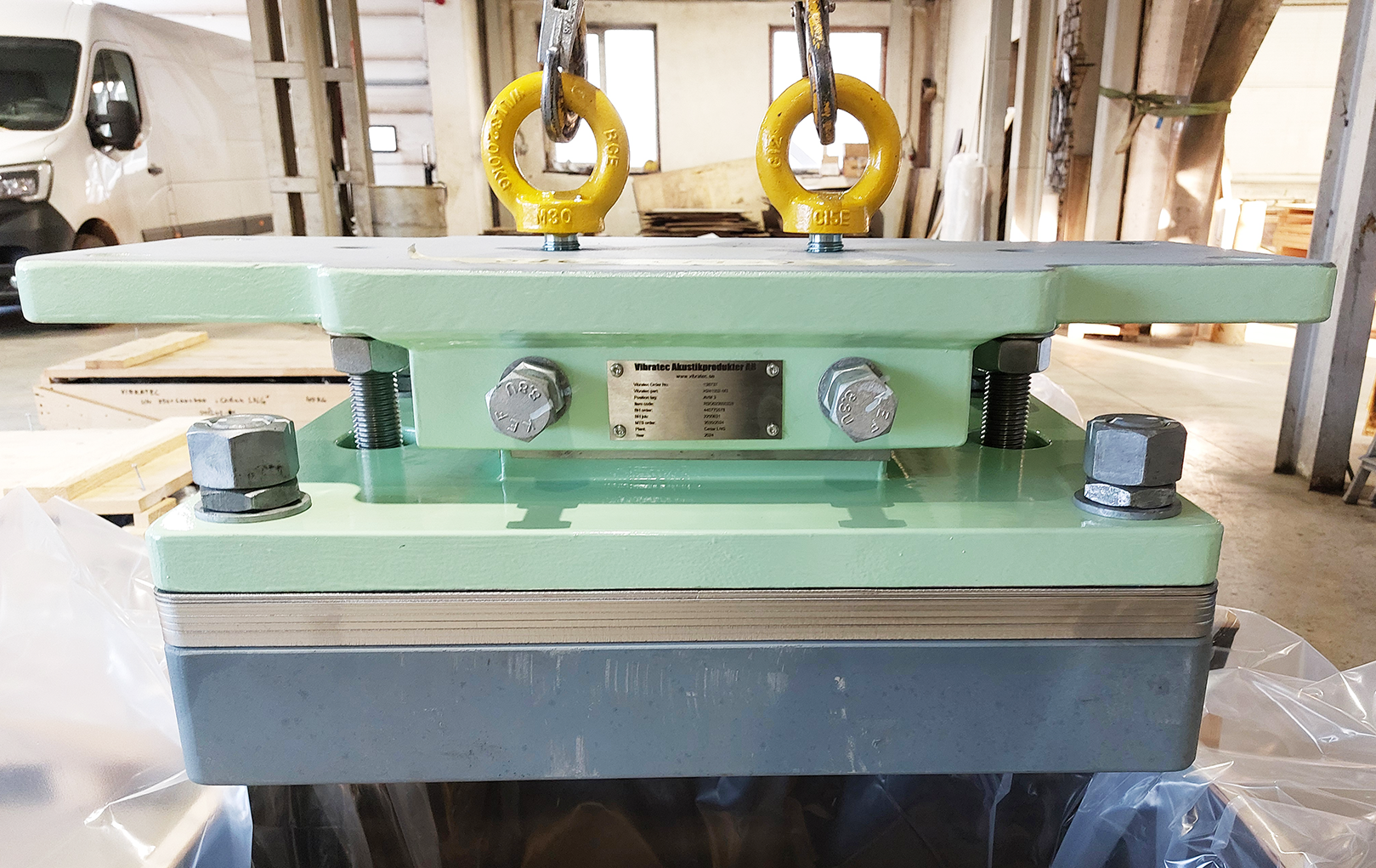 邦楽 NEW VESSEL & UNKNOW VIBRATION Vibratec delivers Anti-Vibration Mounts to CEDAR LNG
