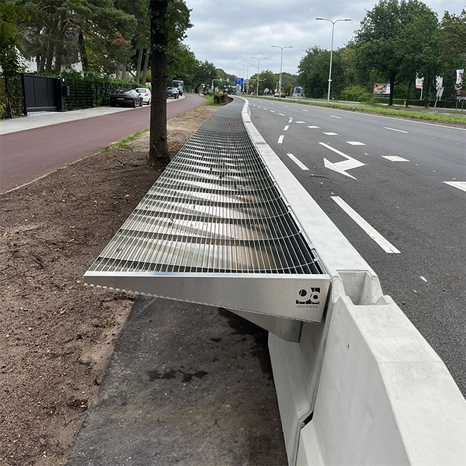 WHIS®-veggen kombinerer en lav støyskjerm med en diffraktor i cortenstål, noe som reduserer trafikkstøyen med 7-9 dB.