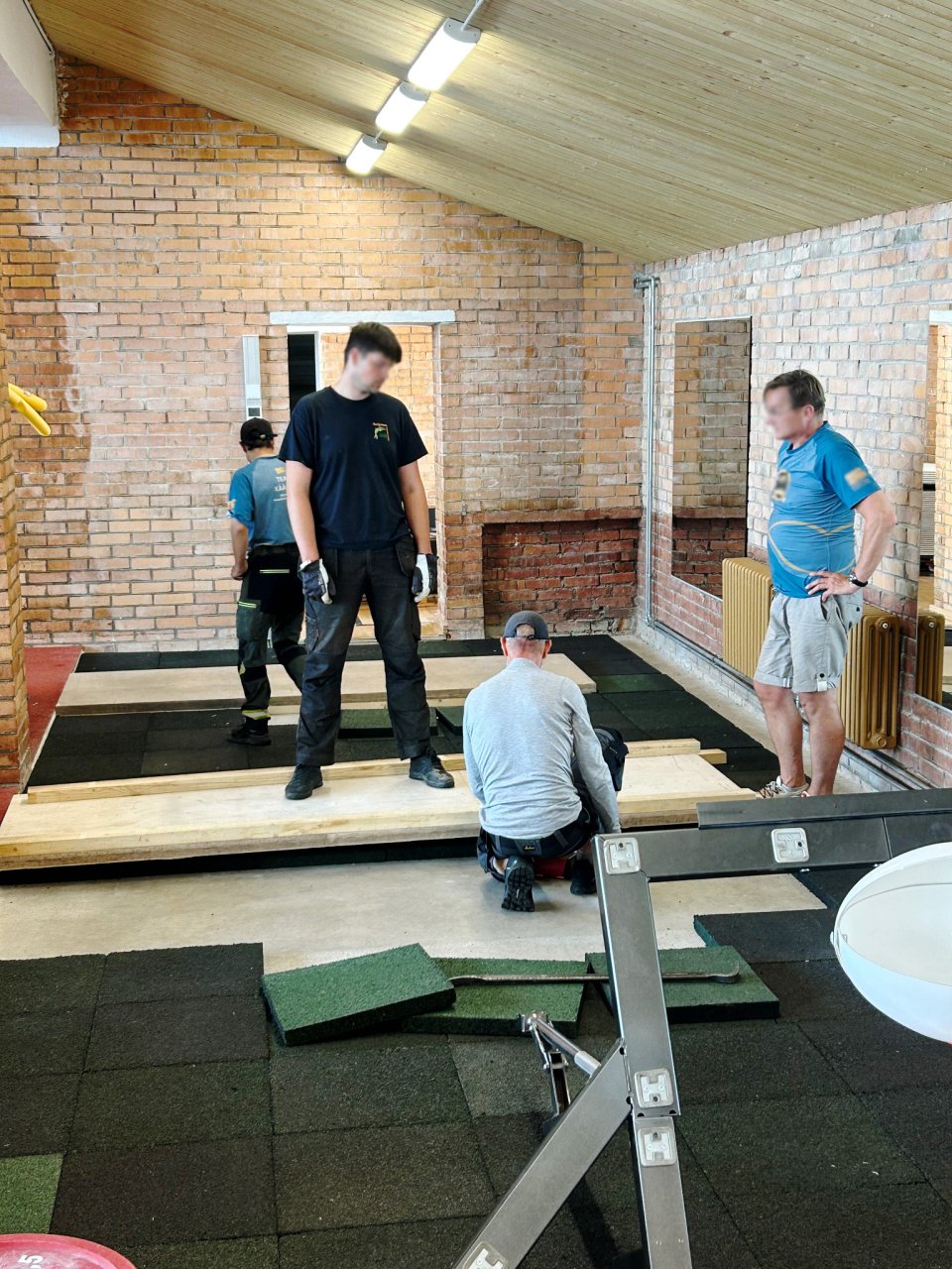 Billede af et område til tunge løft under opførelse hos Kääriku Spordibaas