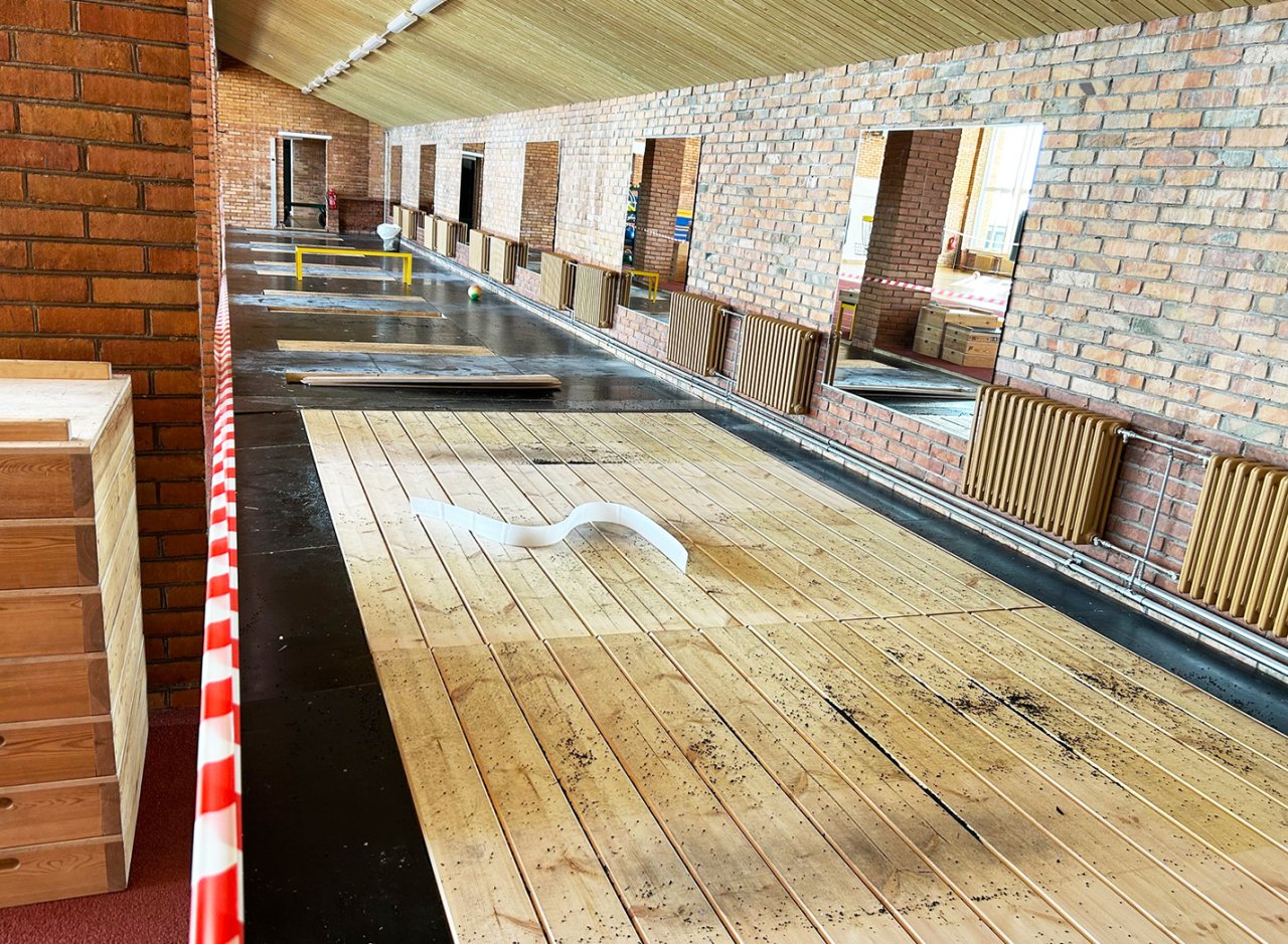 Billede af et område til tunge løft under opførelse hos Kääriku Spordibaas