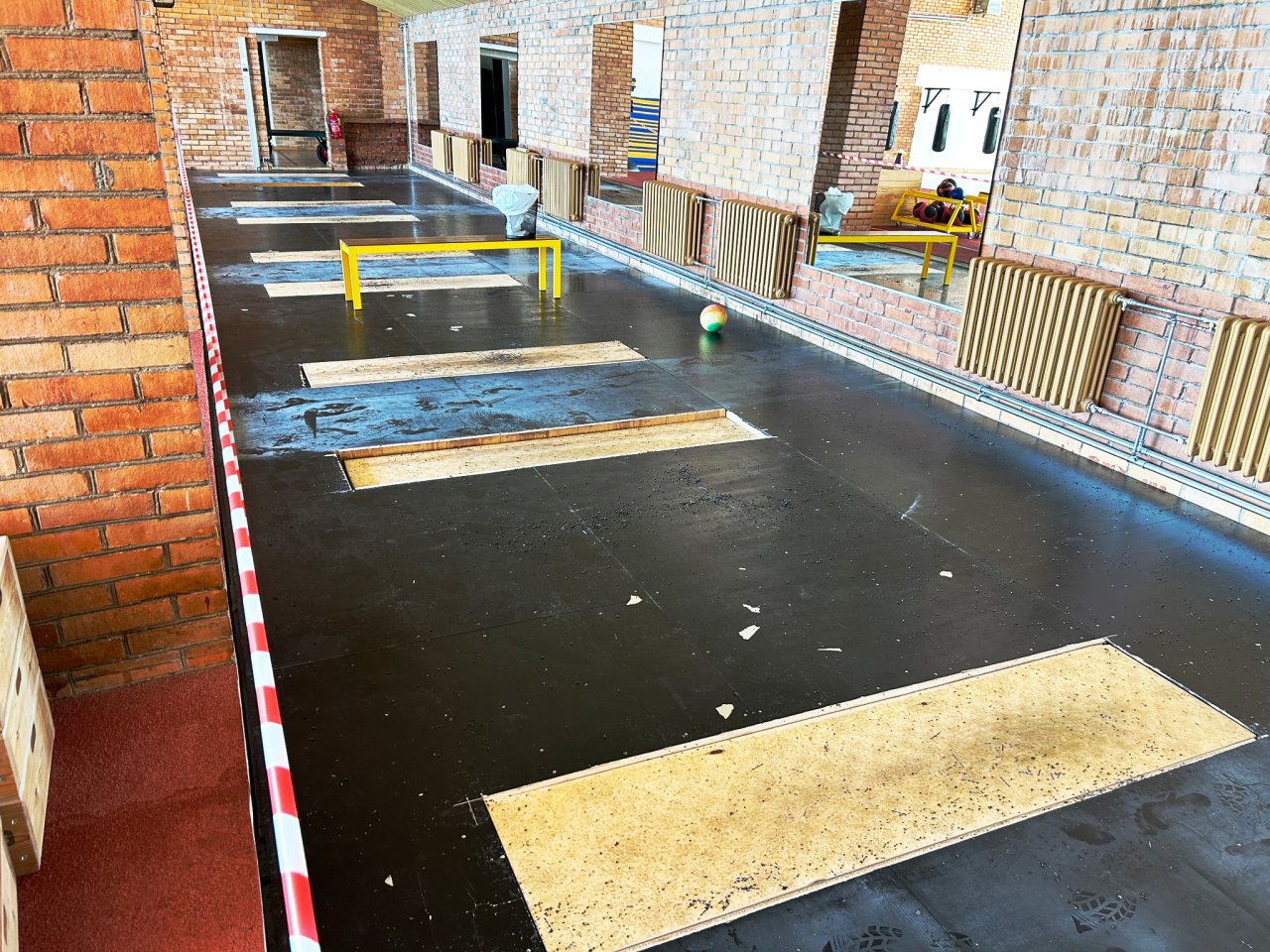 Billede af et område til tunge løft under opførelse hos Kääriku Spordibaas