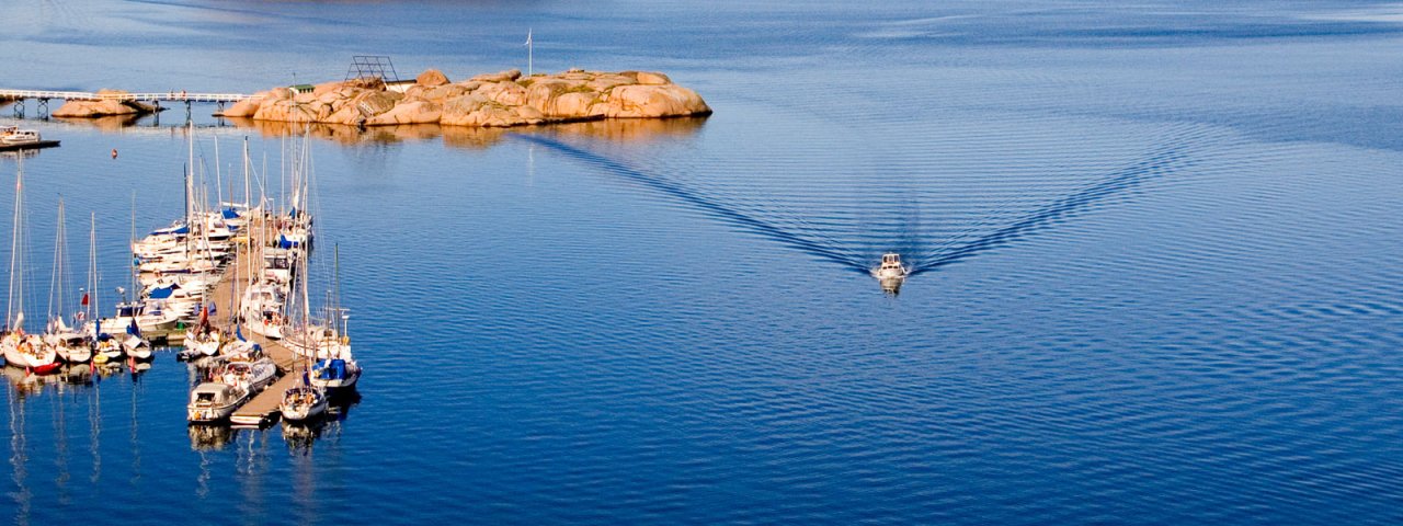Image of sea and boats