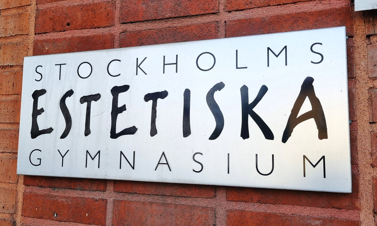 Image of a sign with the text Stockholms Estetiska Gymnasium